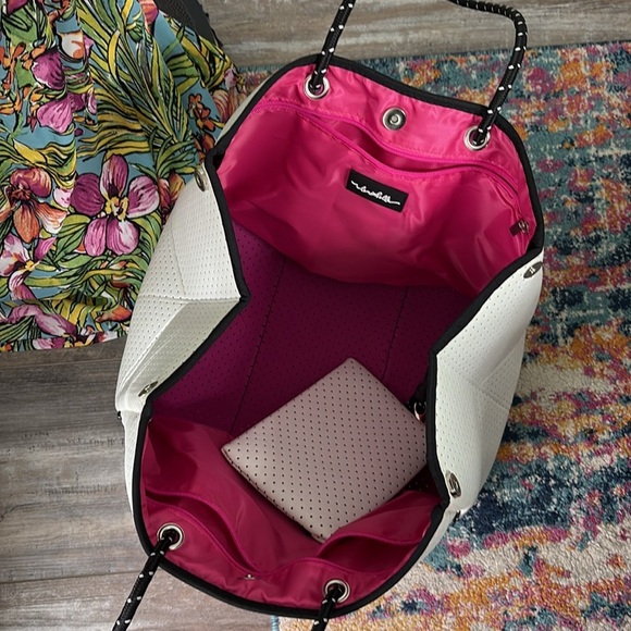 Neoprene Lemonbella Tote Bag - Picture 8 of 12